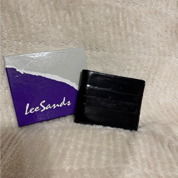 Lee Sands Black Eelskin Trifold Wallet vintage new cond with box - Picture 6 of 8